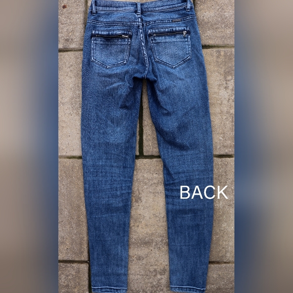 NY&CO Women's Light Wash Jean Jeggings Size 0 - Picture 2 of 5